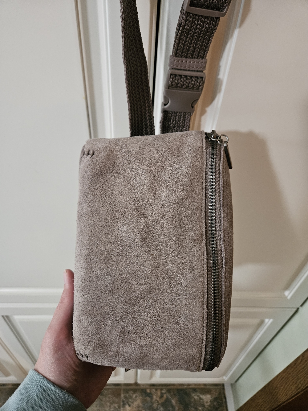 NWT the sak Caraway Gray Taupe Suede Leather Crossbody Sling Belt Bag Fanny Pack - Picture 4 of 7